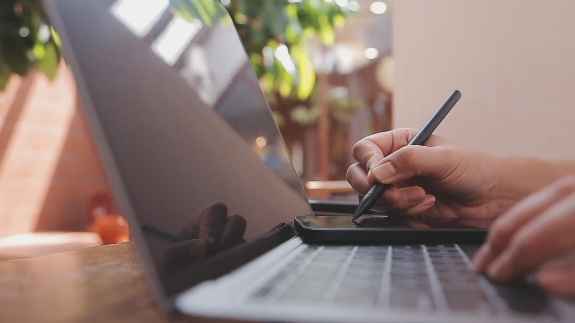 Concepto de la plataforma Liravonqeto para aprendizaje SEO